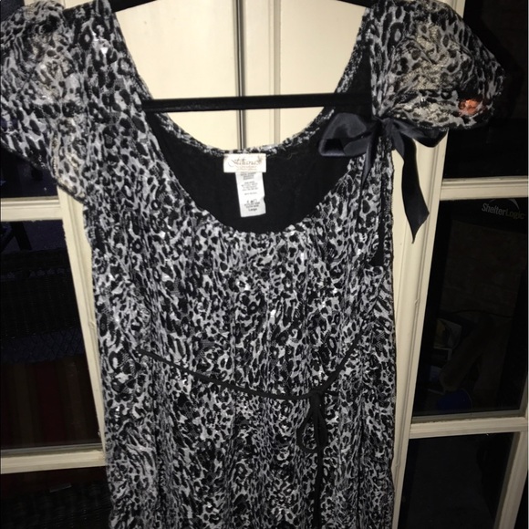 Tatiana's Maternity shirt Size Large - Picture 2 of 5